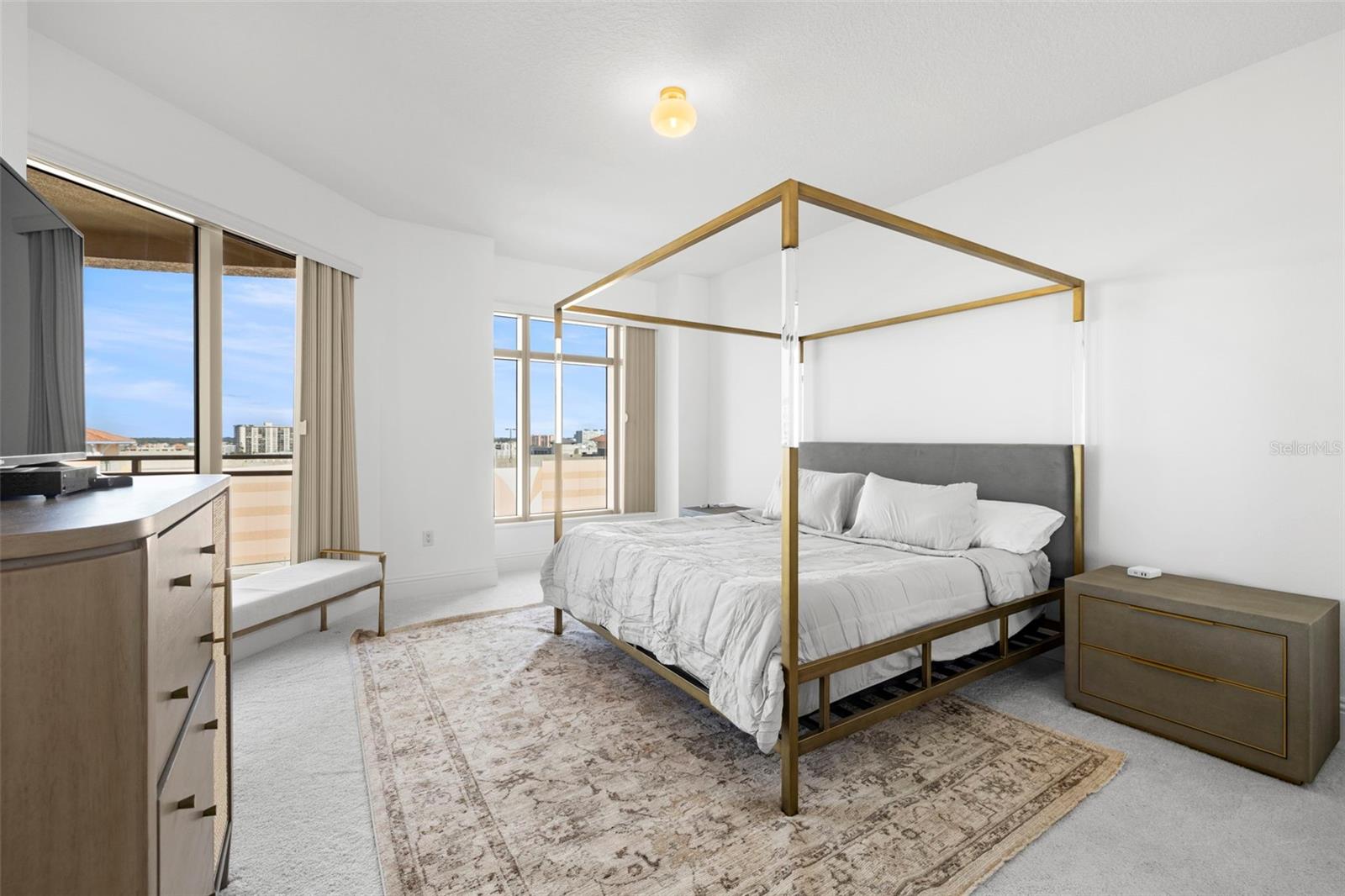 11 BAYMONT ST #909
