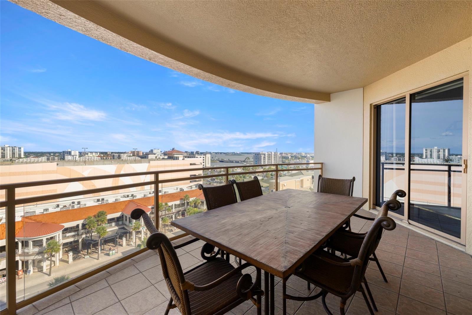11 BAYMONT ST #909