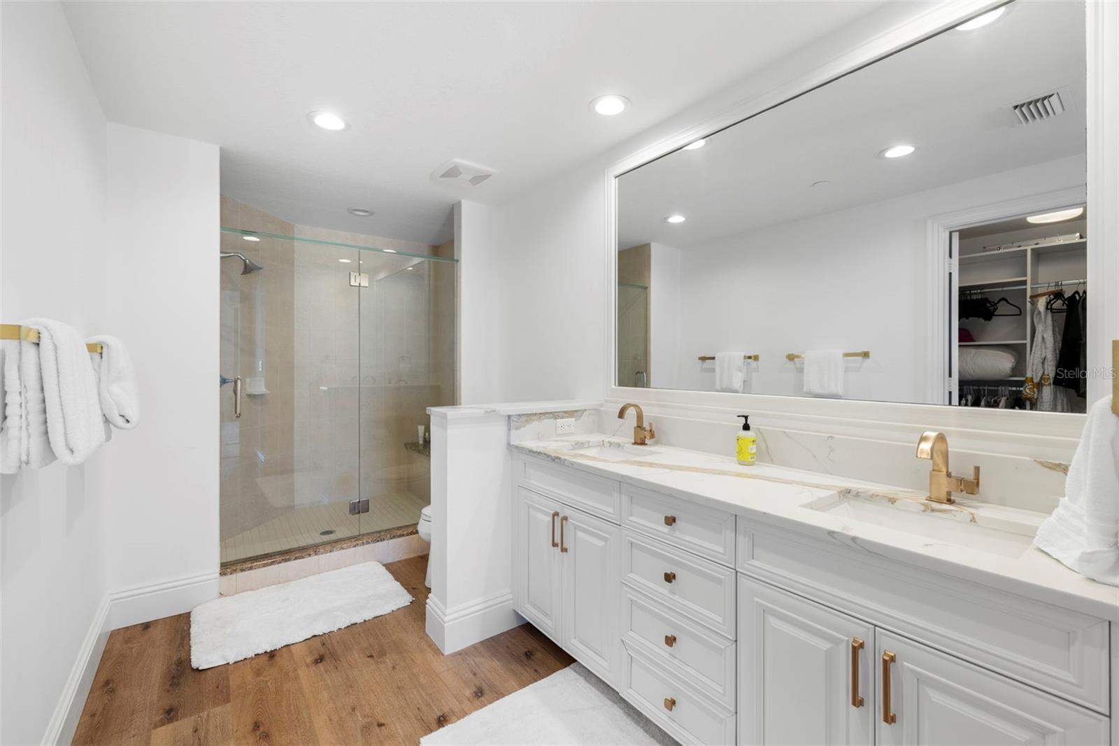 11 BAYMONT ST #909
