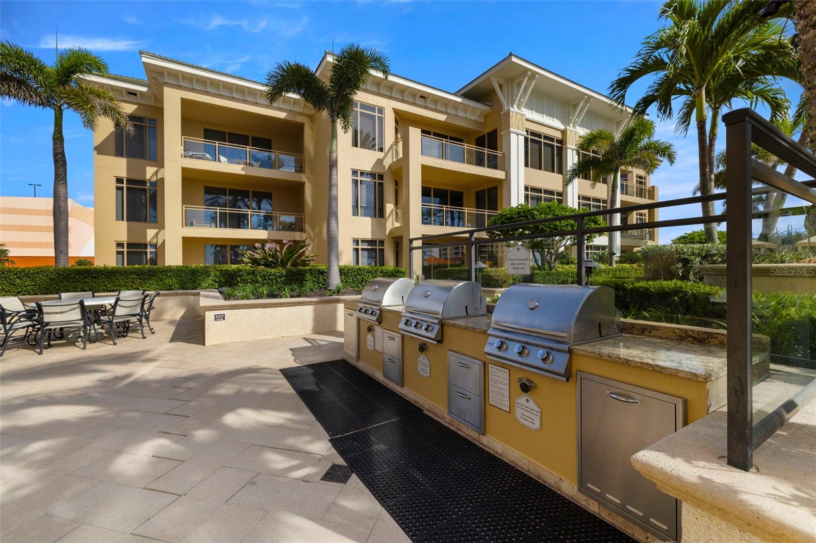 11 BAYMONT ST #909