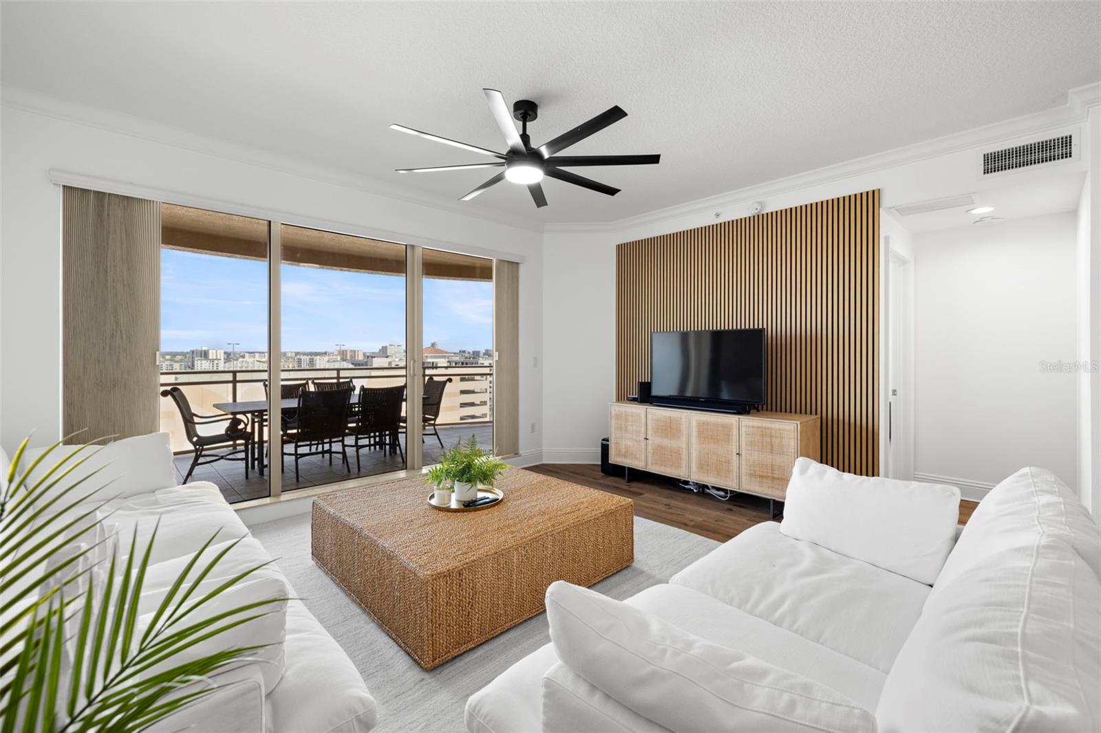 11 BAYMONT ST #909