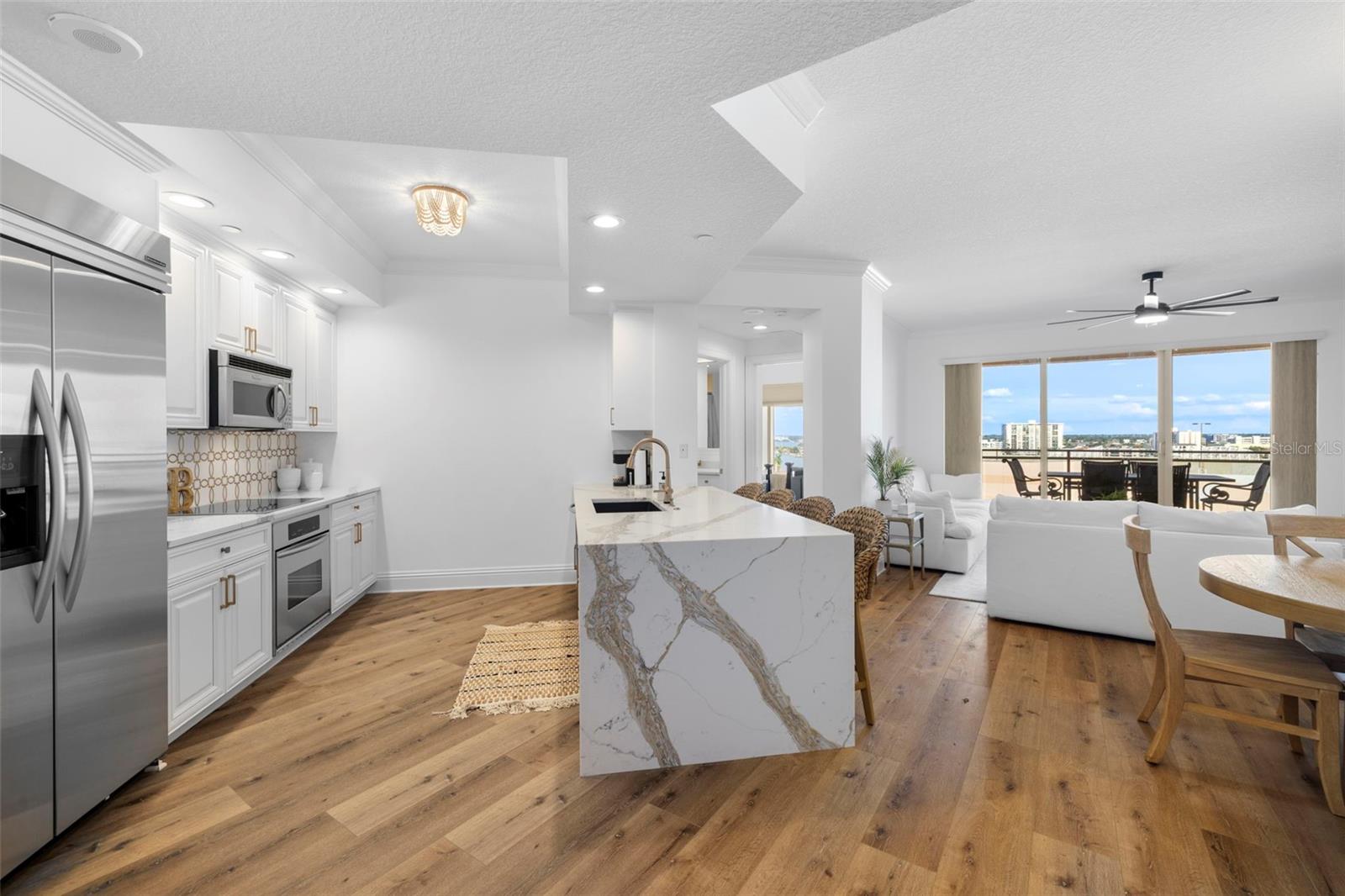 11 BAYMONT ST #909