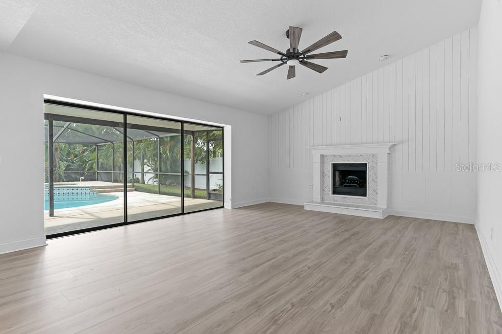 1623 SHADY LEAF DR