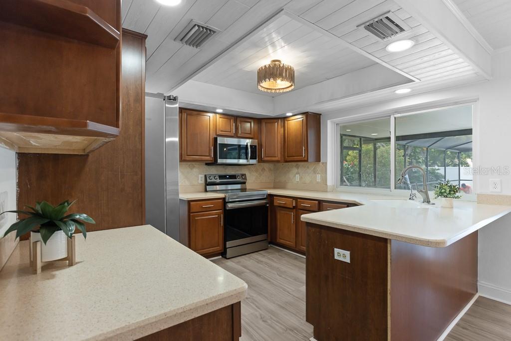1623 SHADY LEAF DR