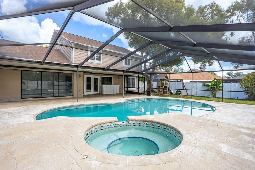 1623 SHADY LEAF DR