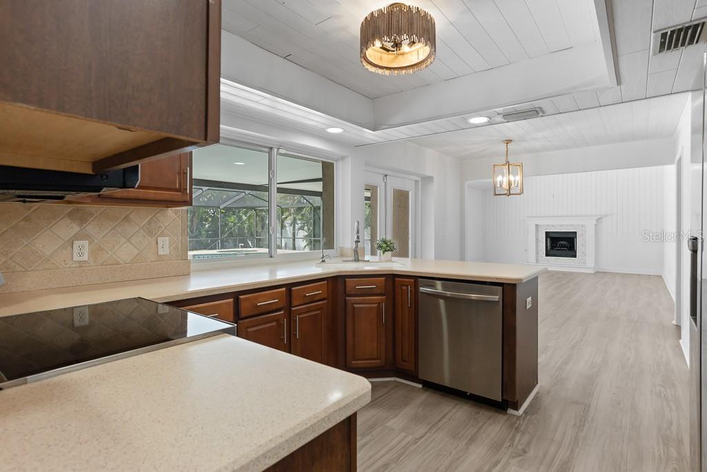 1623 SHADY LEAF DR