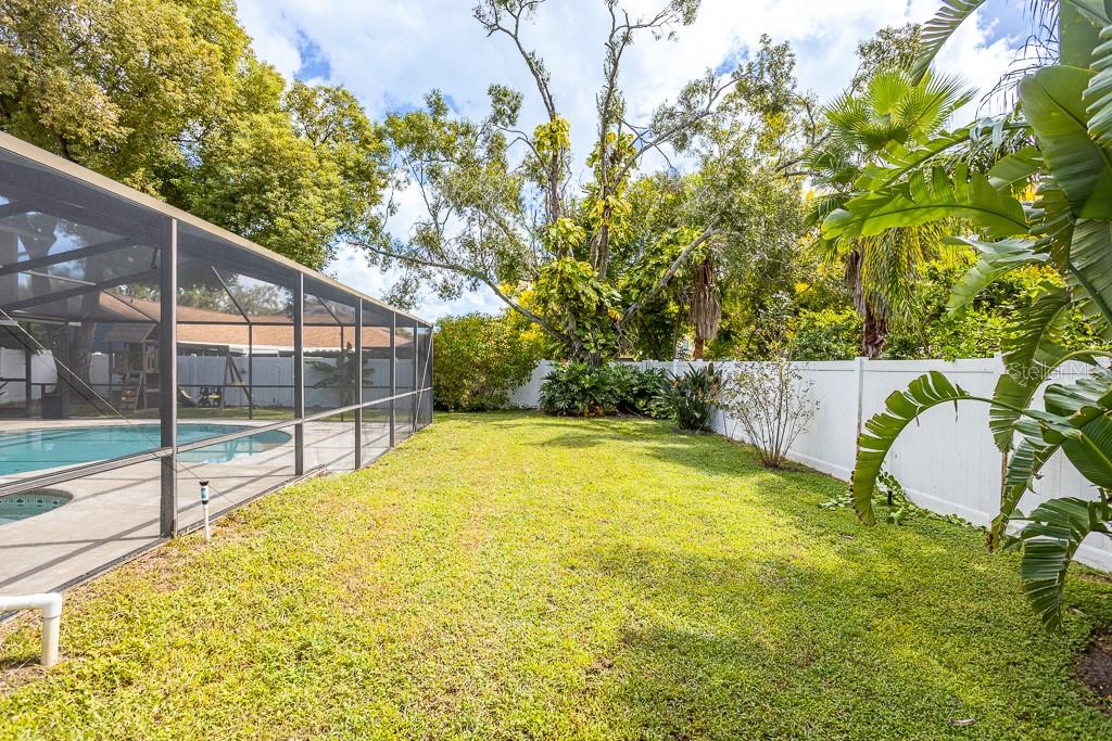 1623 SHADY LEAF DR