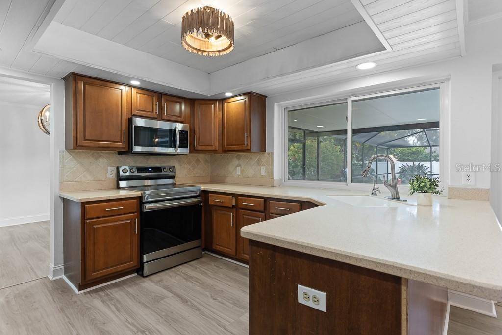 1623 SHADY LEAF DR
