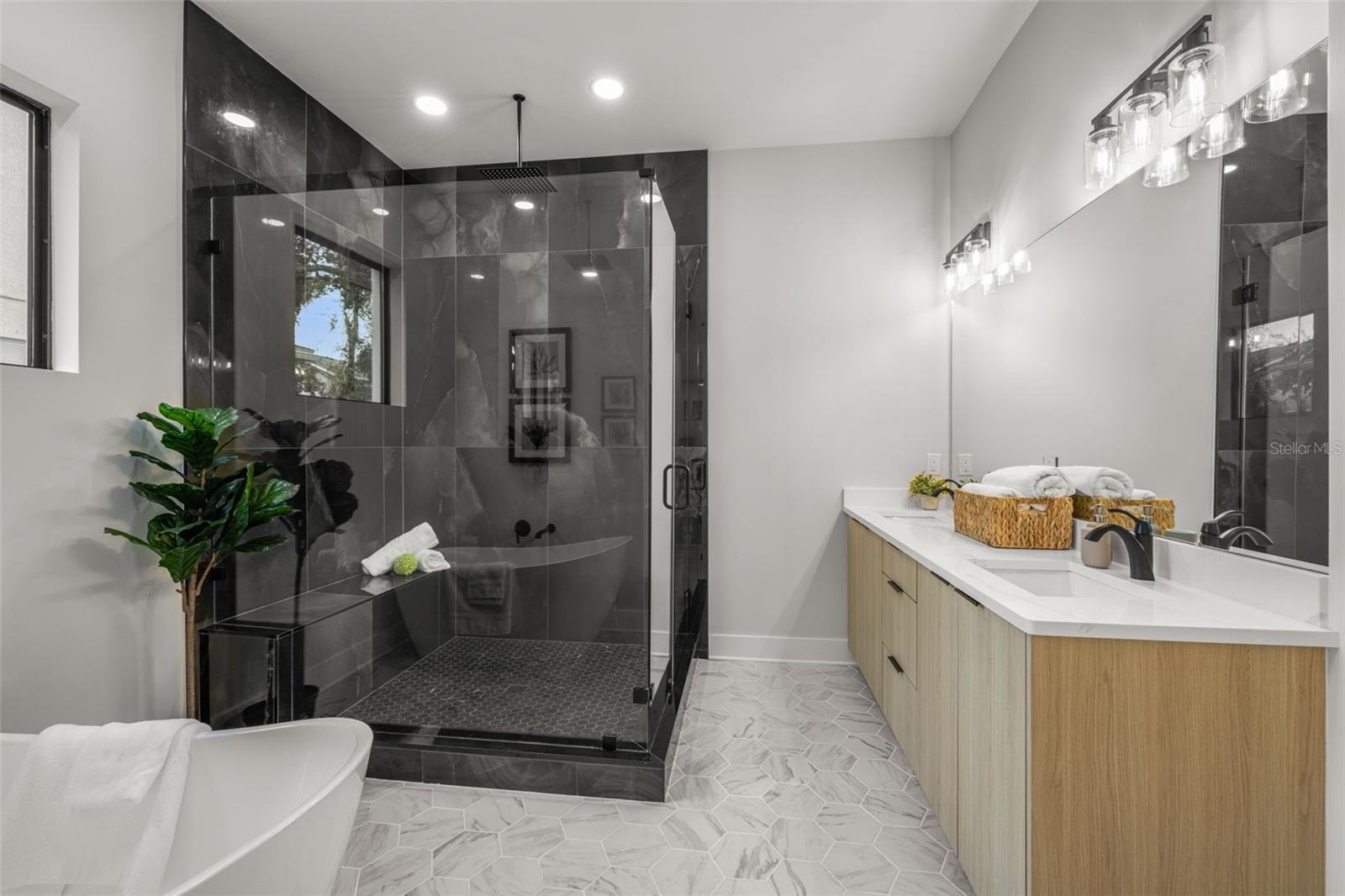 3211 W BALLAST POINT BLVD