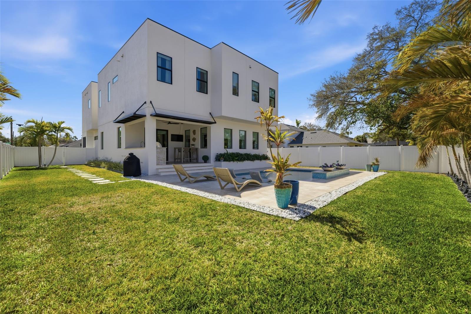 3301 W PAUL AVE
