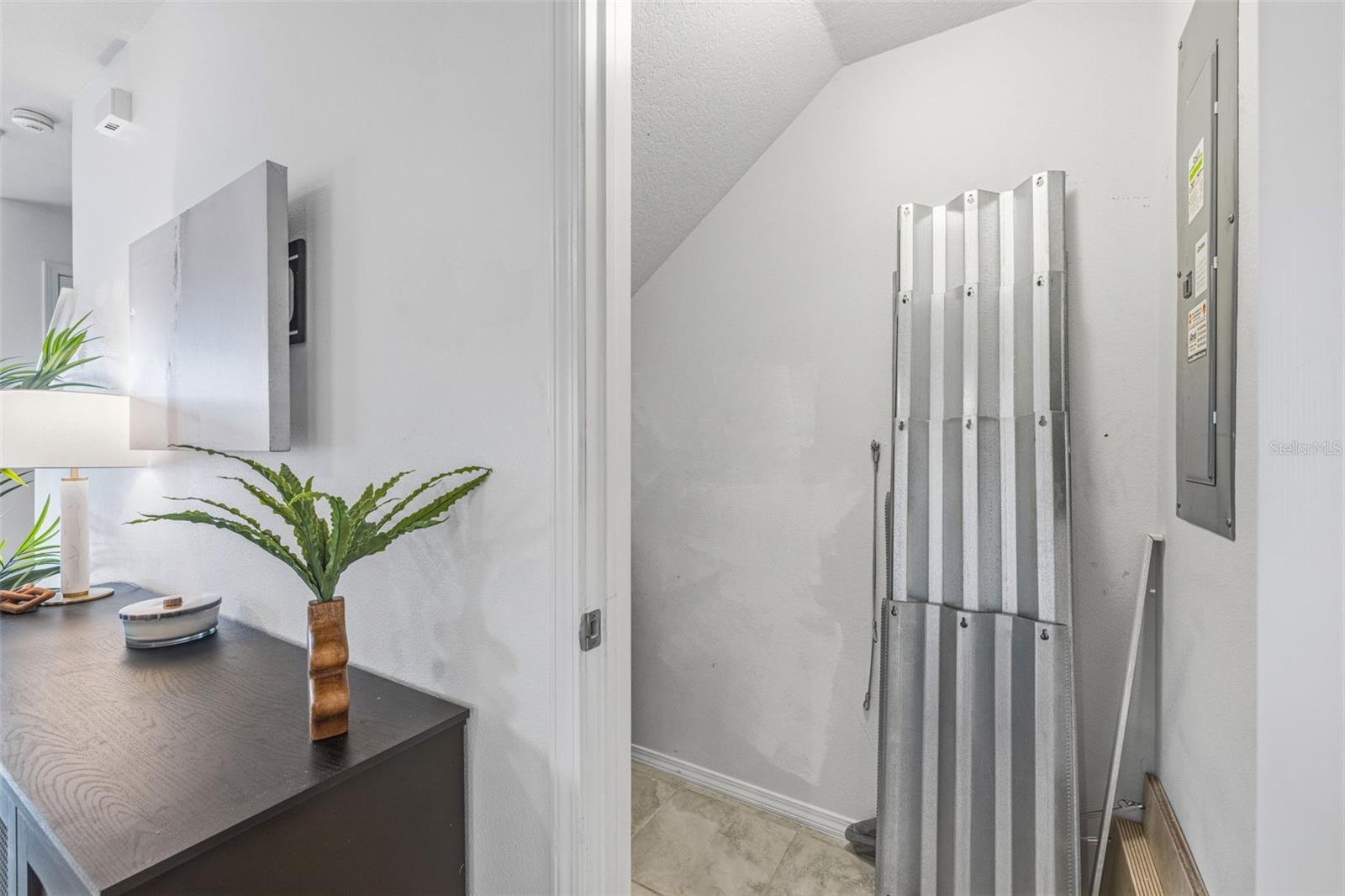 9341 AMERICAN HICKORY LN