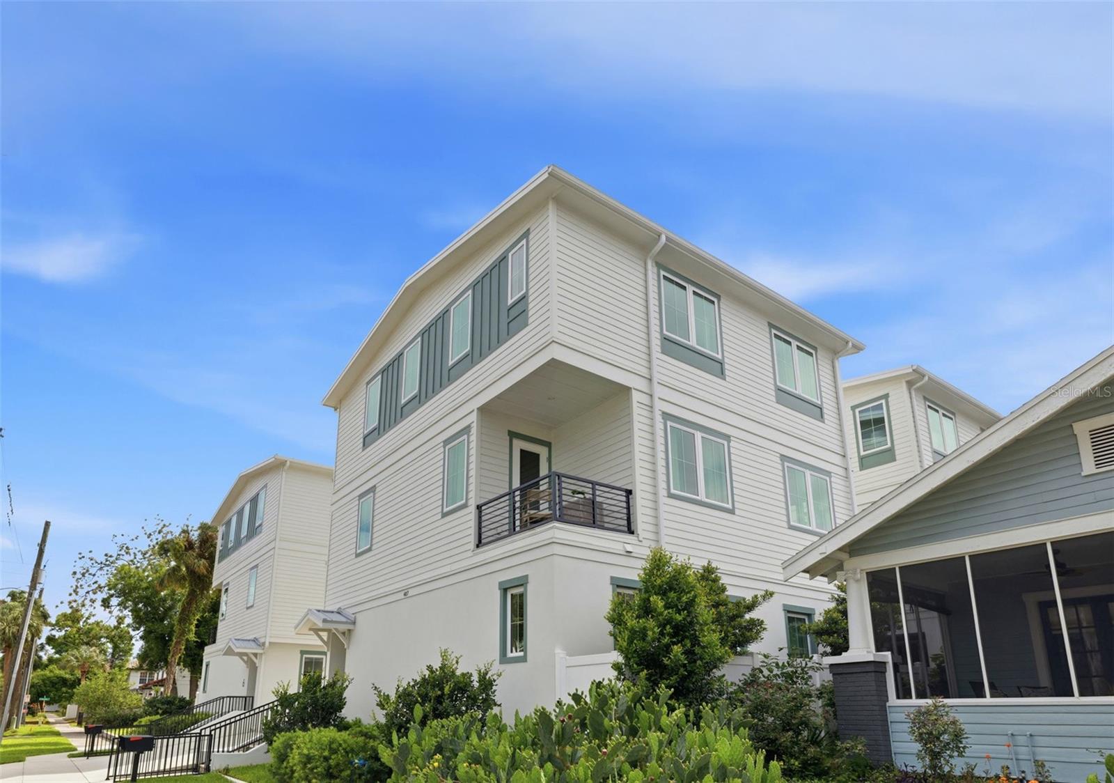 407 S ALBANY AVE #1