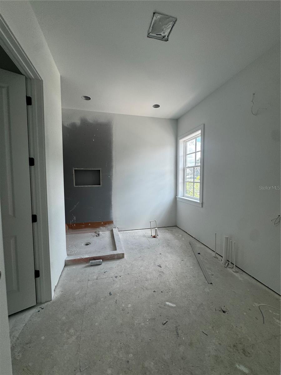 2303 GLENWOOD DR