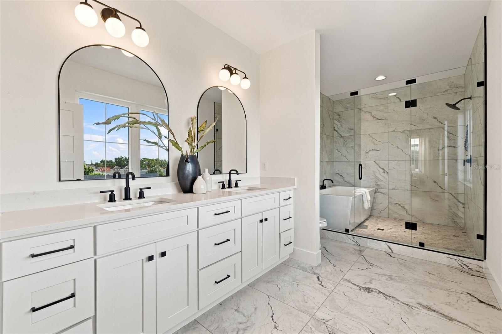 407 S ALBANY AVE #2