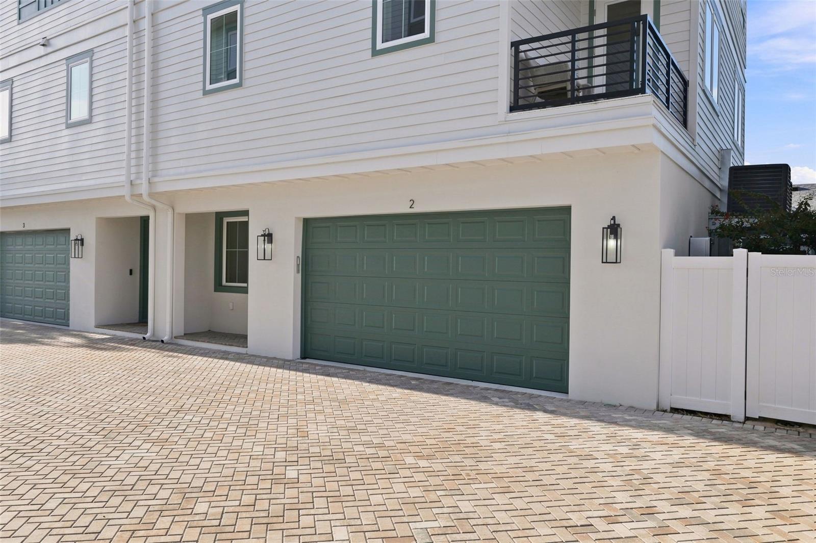 407 S ALBANY AVE #2