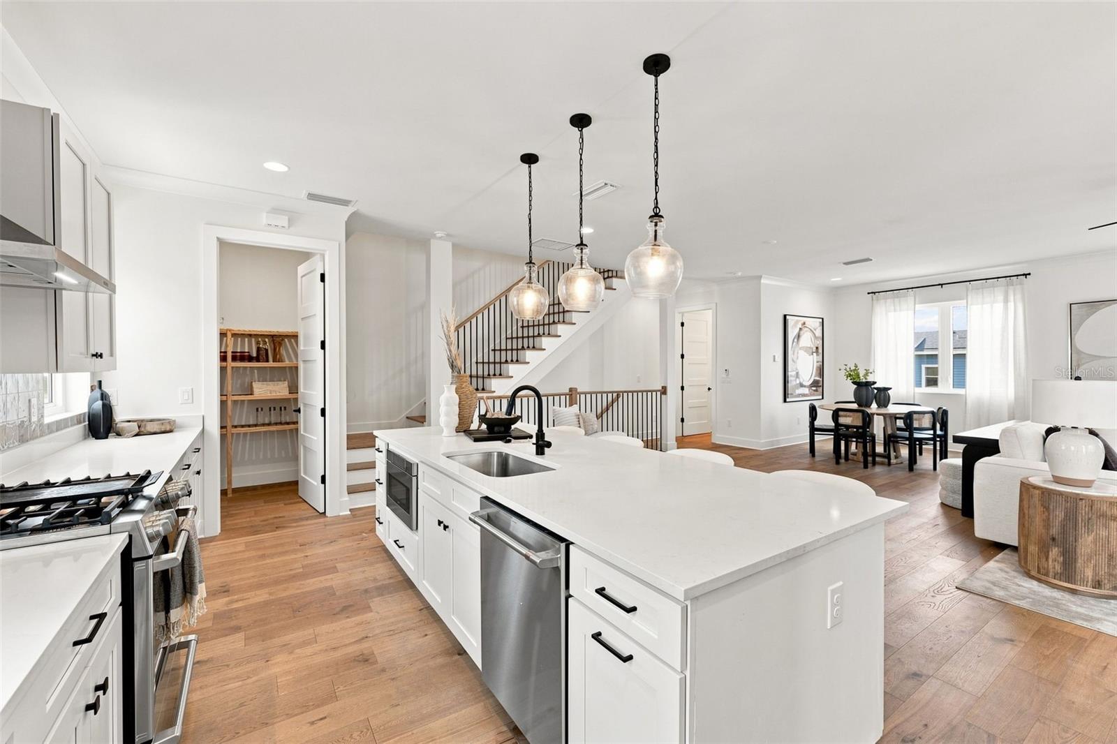 407 S ALBANY AVE #2