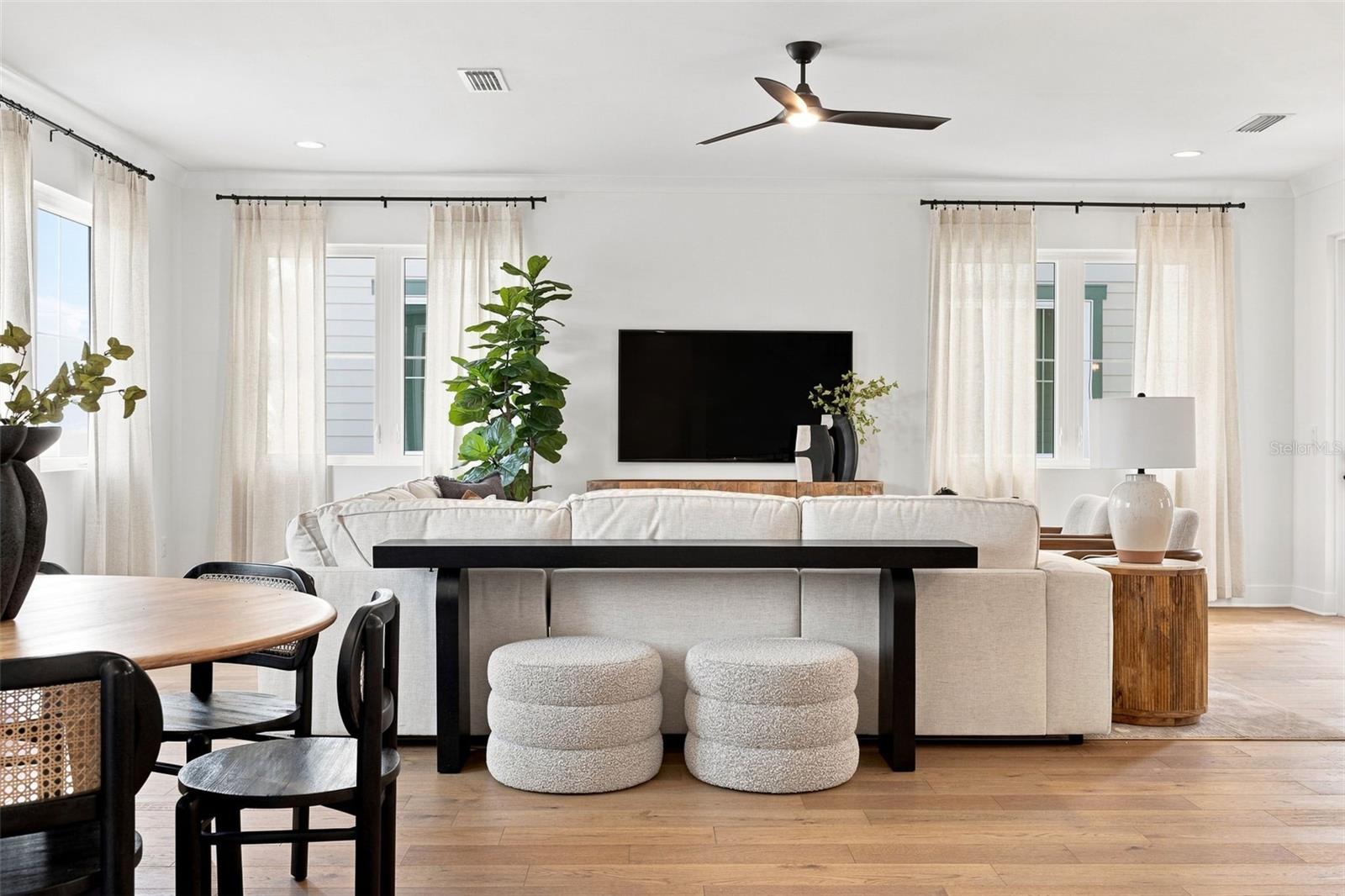 407 S ALBANY AVE #2