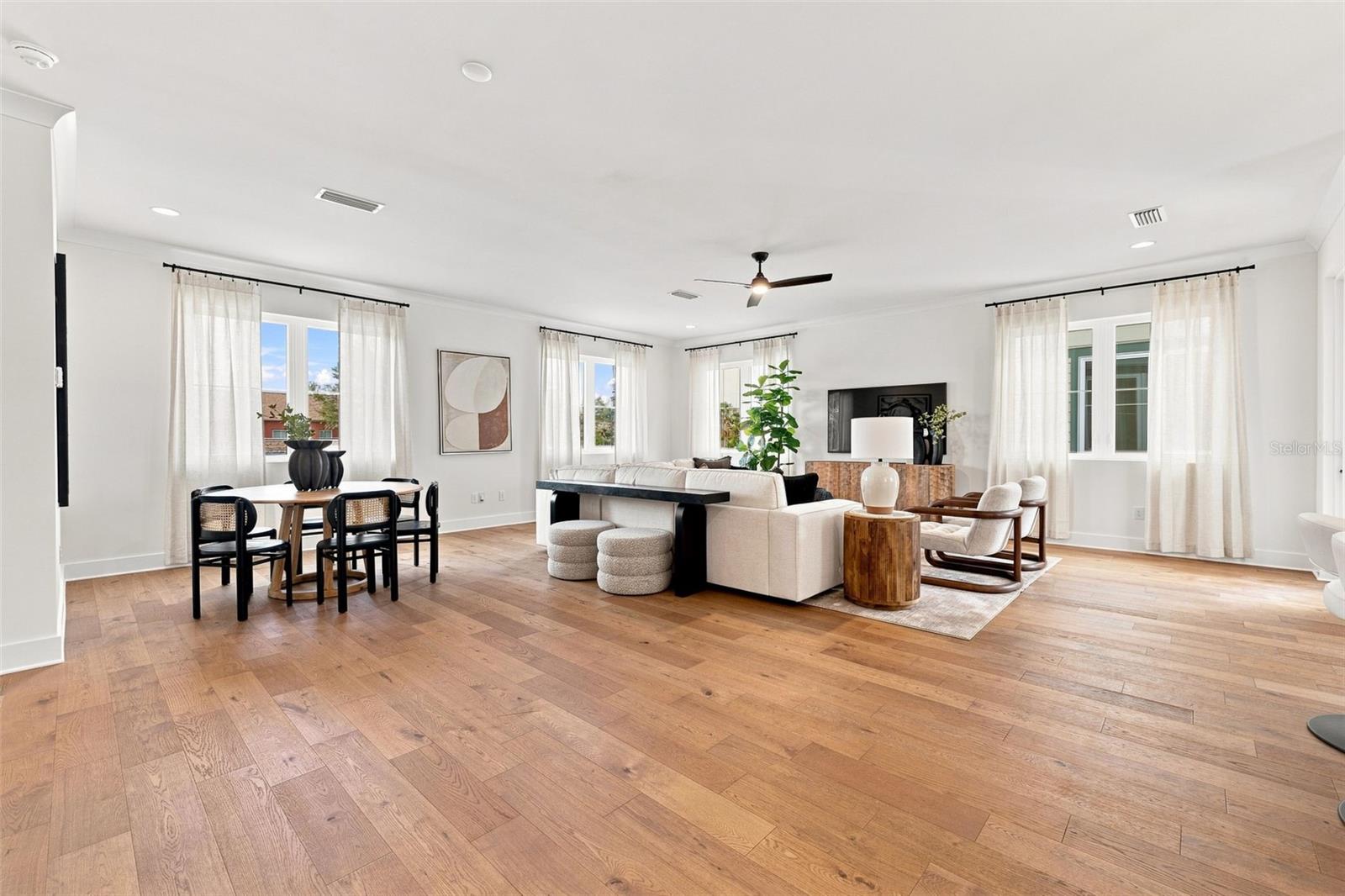 407 S ALBANY AVE #2