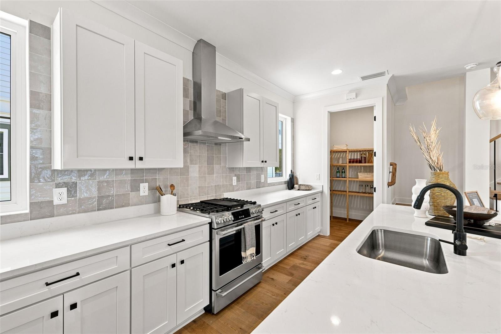 407 S ALBANY AVE #2