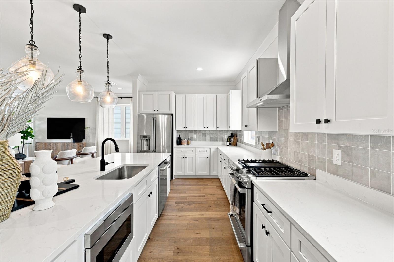 407 S ALBANY AVE #2