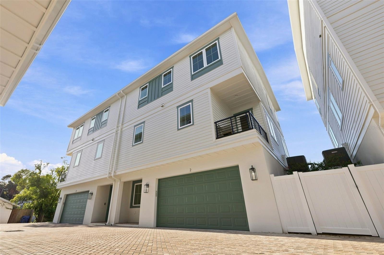 407 S ALBANY AVE #2