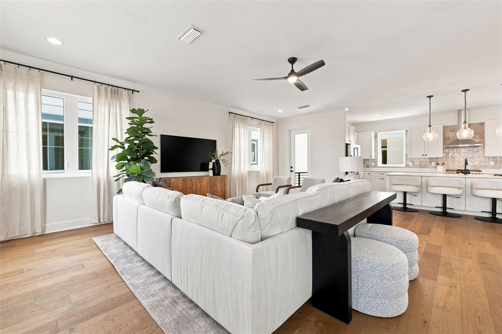 407 S ALBANY AVE #2