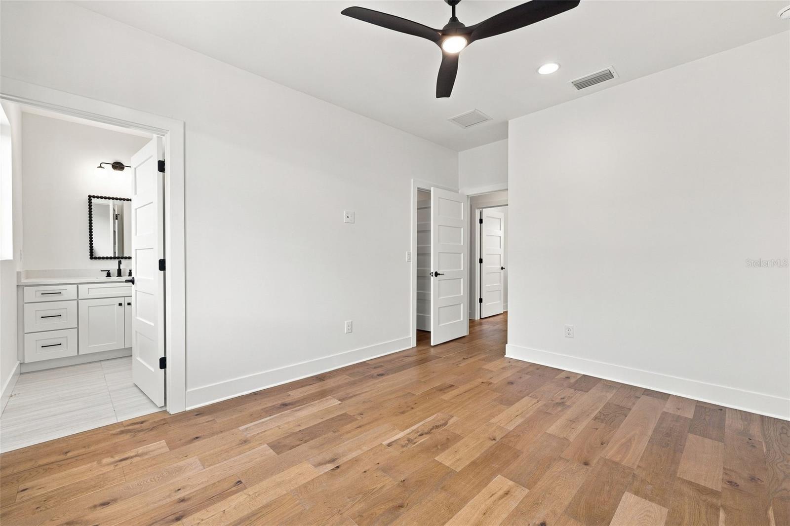 407 S ALBANY AVE #2