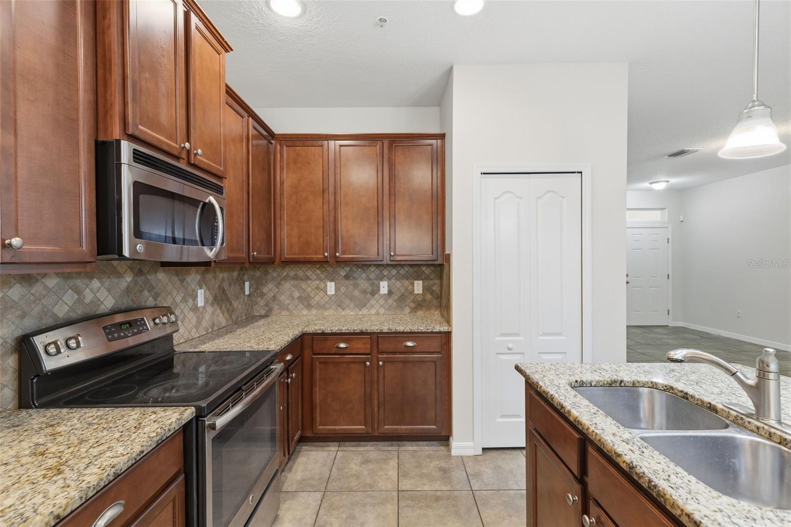 8505 ANDALUCIA FIELD DR