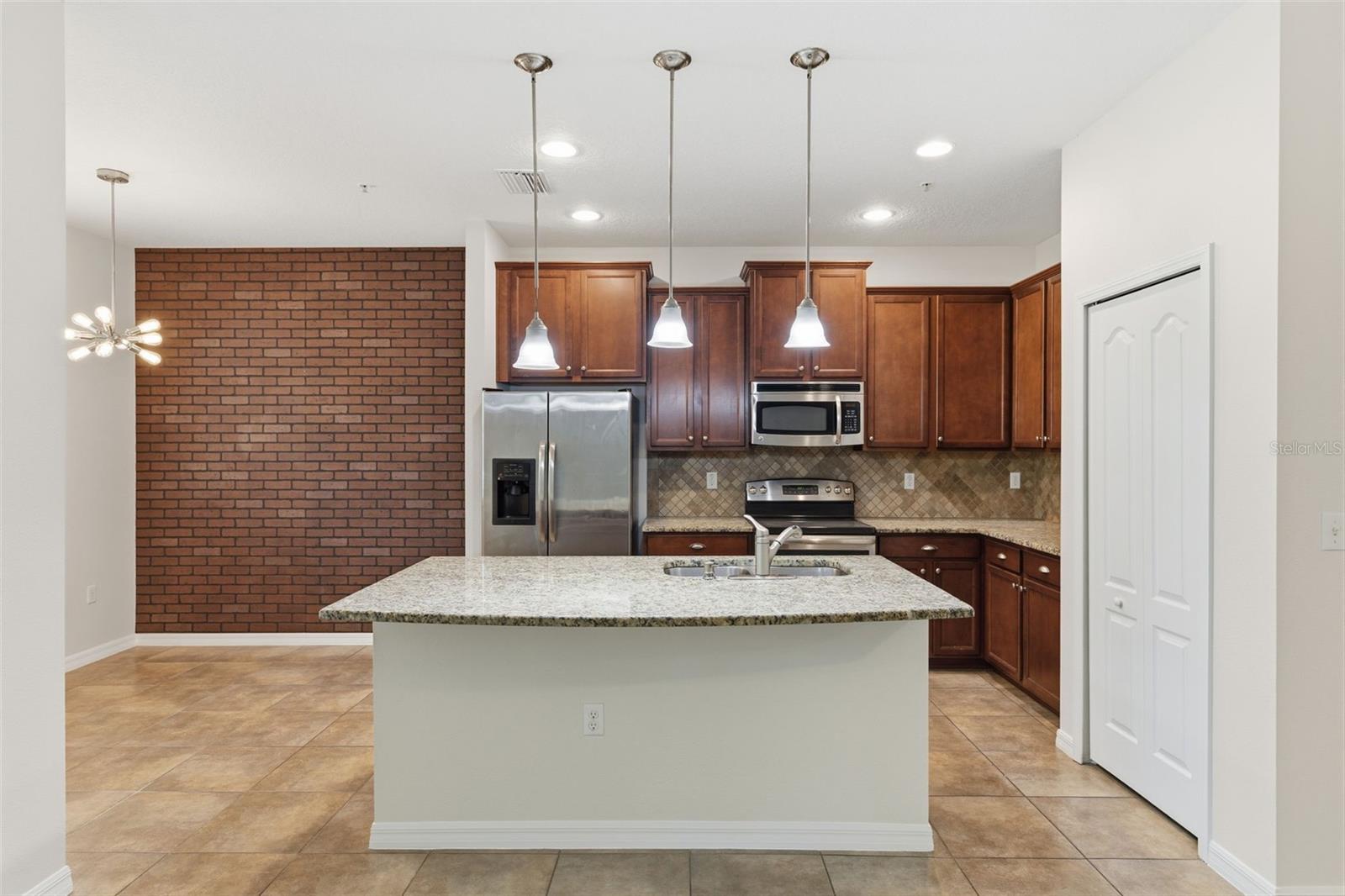 8505 ANDALUCIA FIELD DR