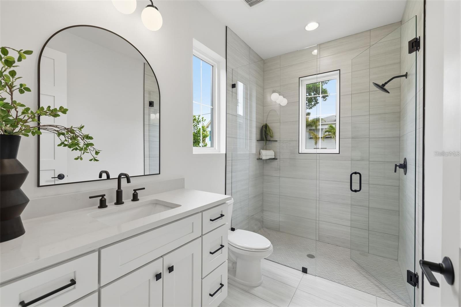 407 S ALBANY AVE #4