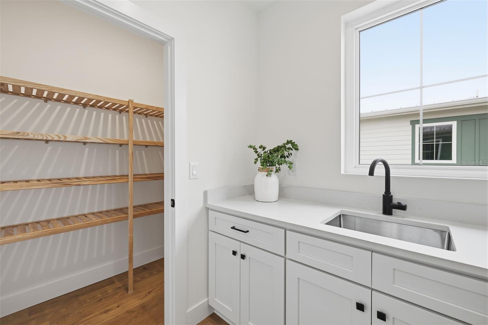407 S ALBANY AVE #4