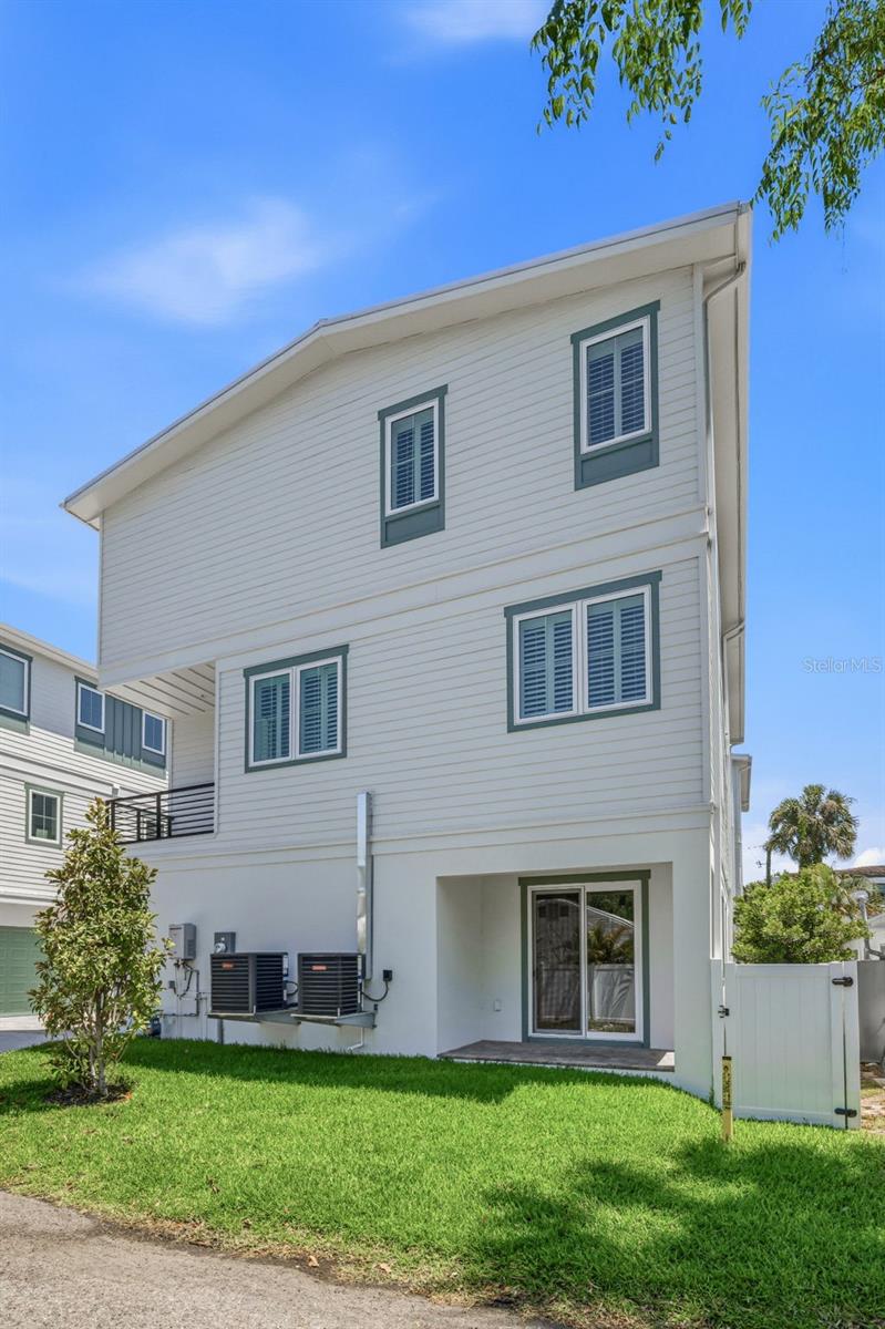 407 S ALBANY AVE #4