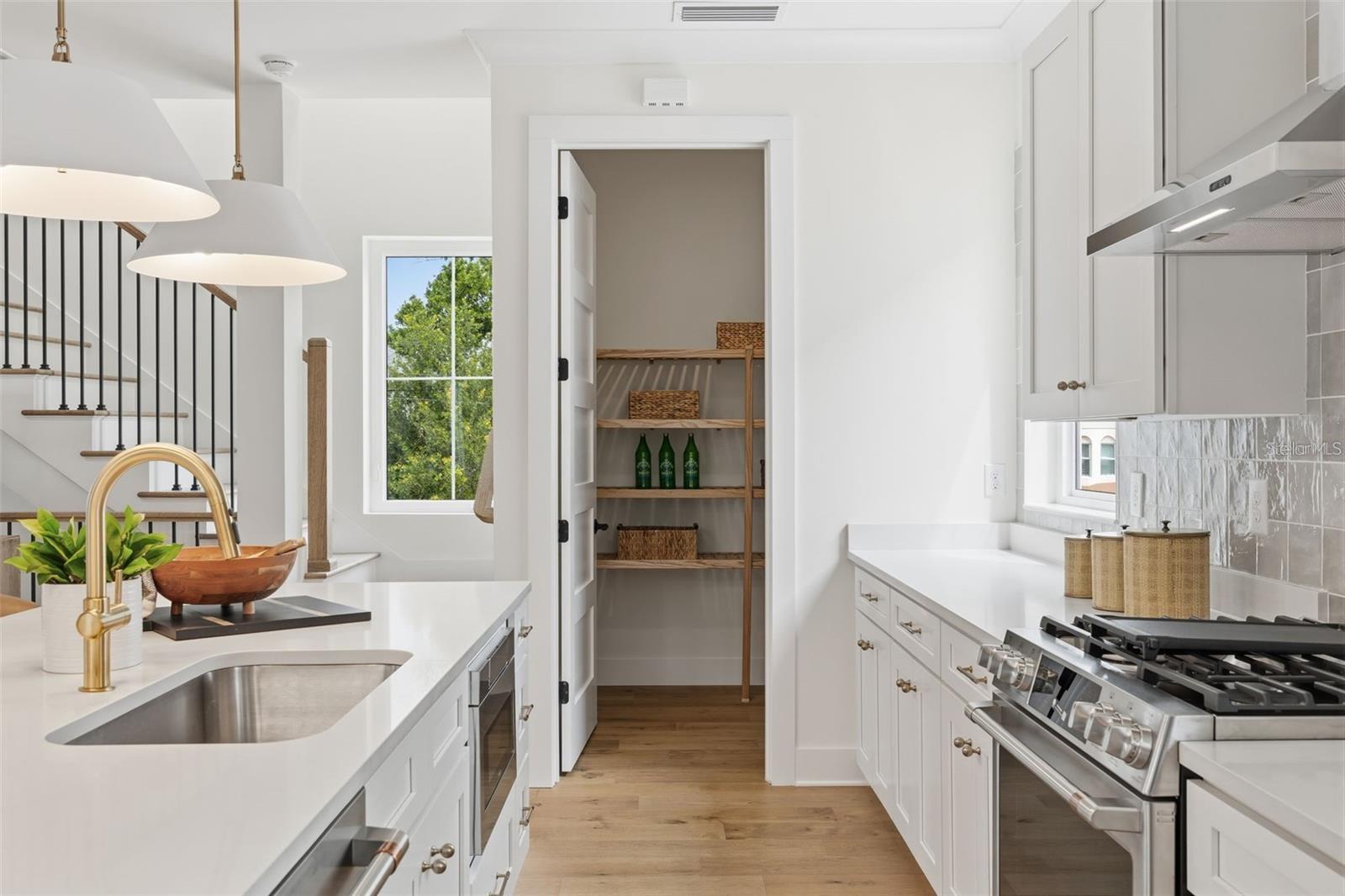 407 S ALBANY AVE #4