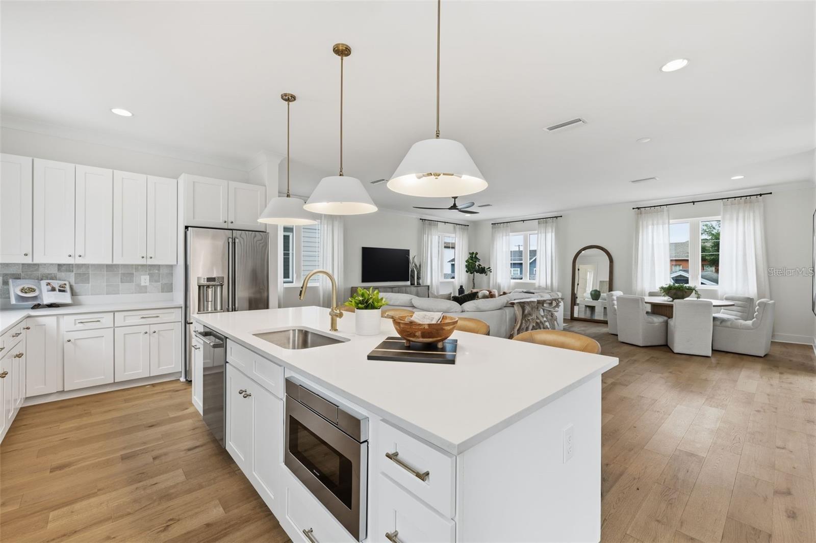 407 S ALBANY AVE #4