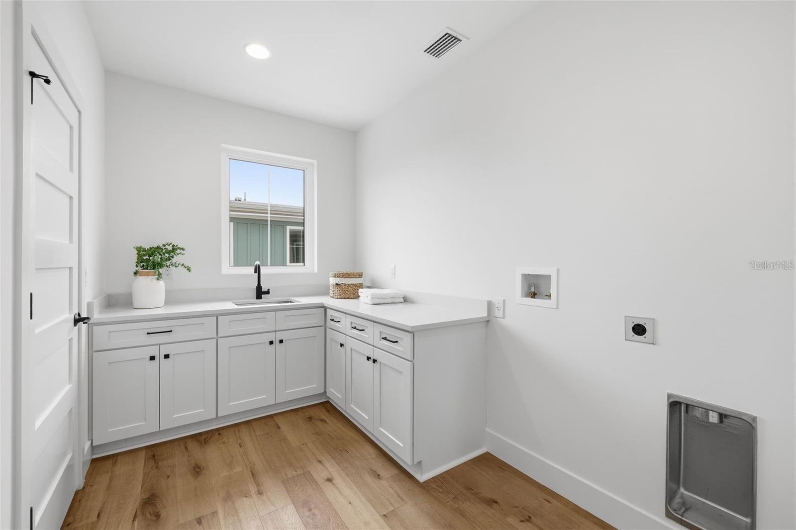 407 S ALBANY AVE #4