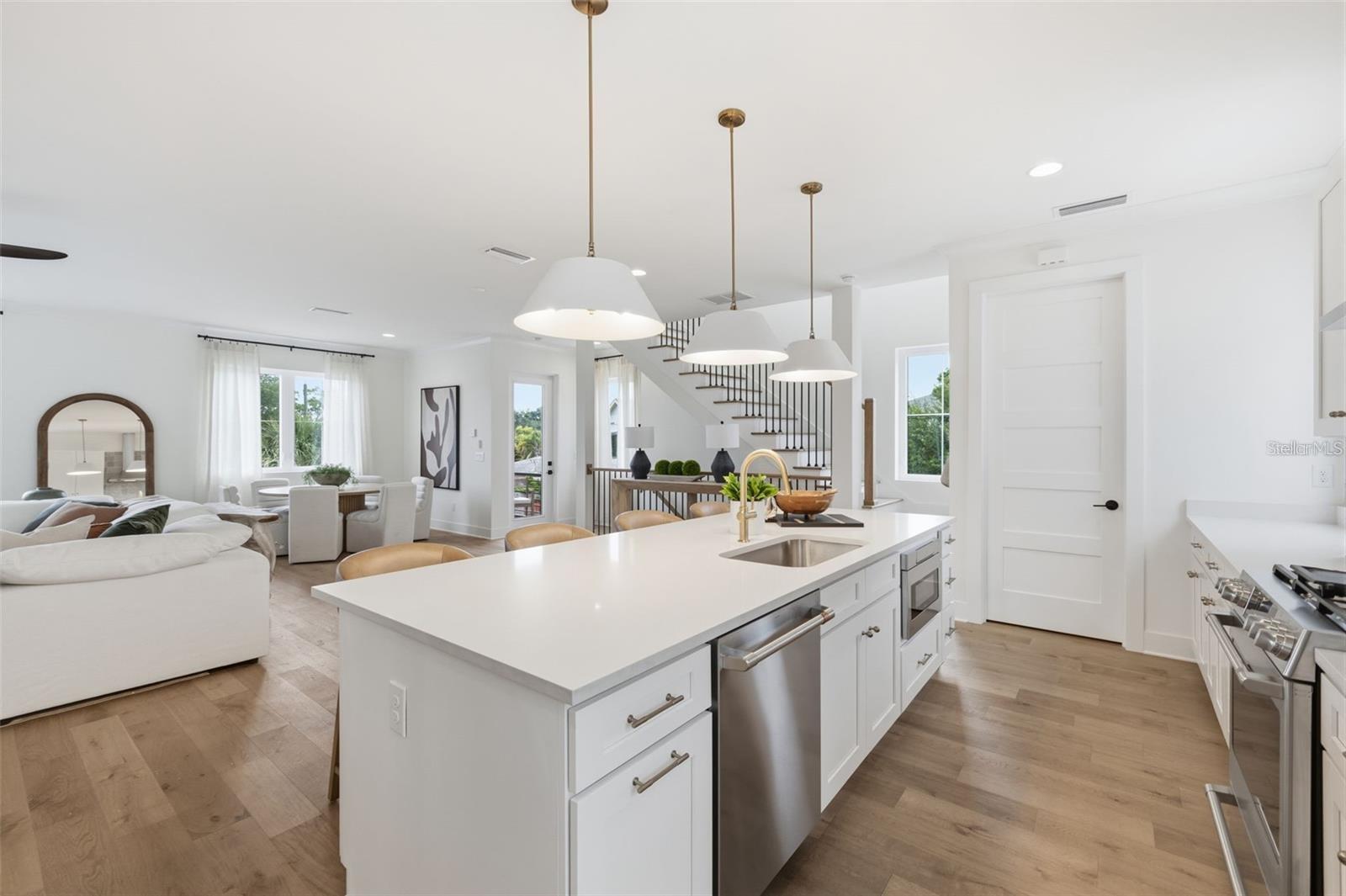 407 S ALBANY AVE #4