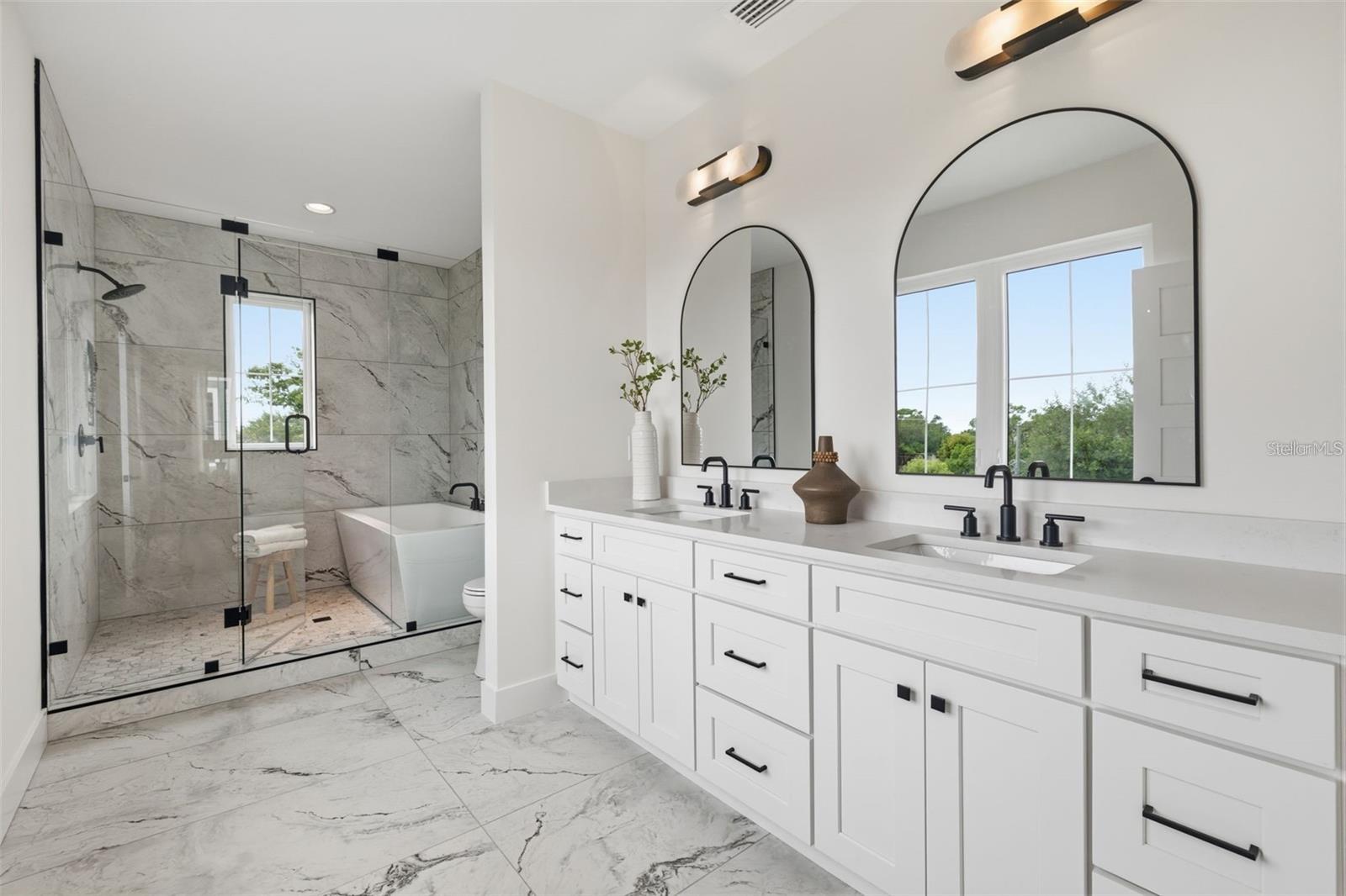 407 S ALBANY AVE #4