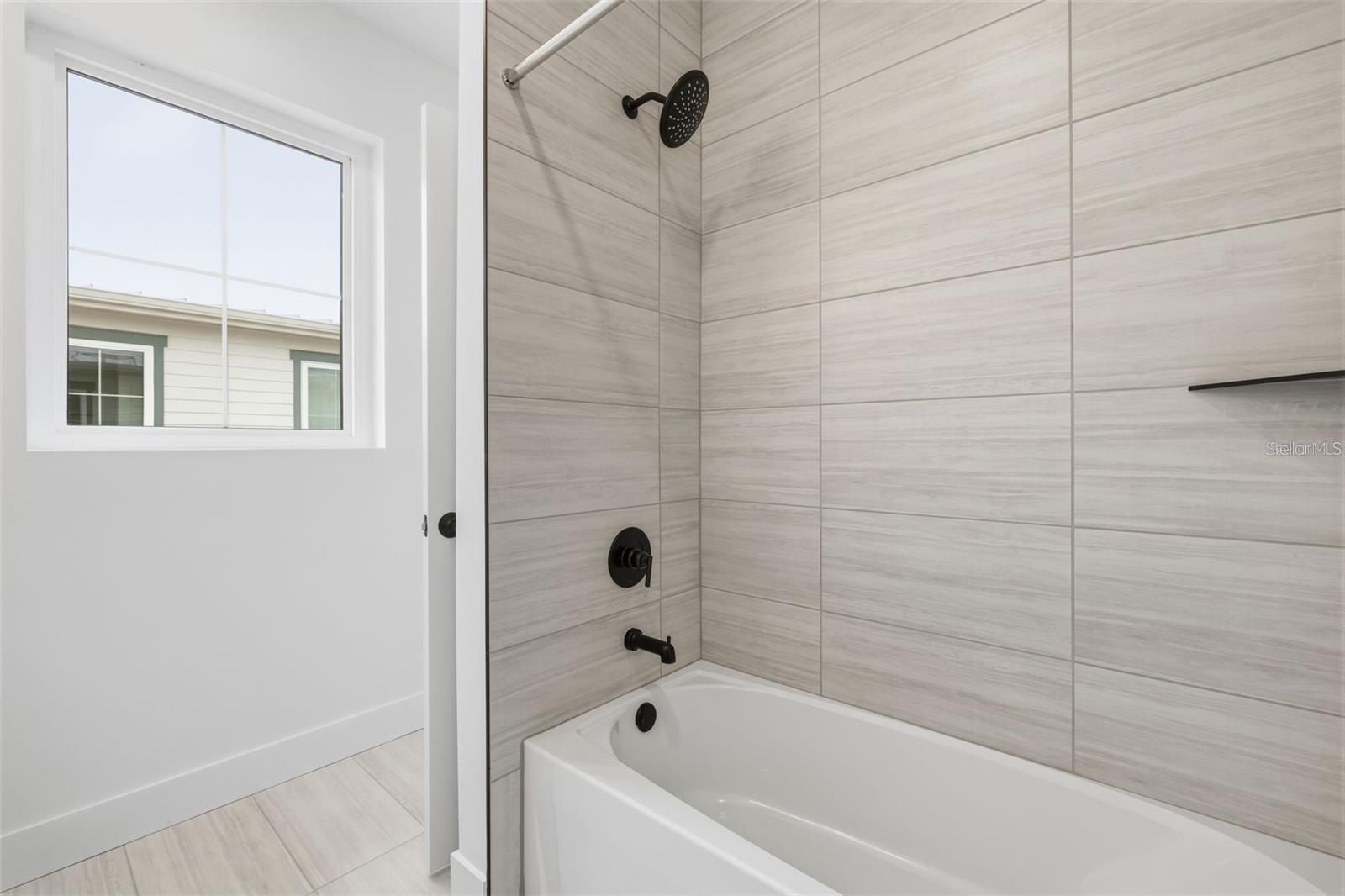 407 S ALBANY AVE #4
