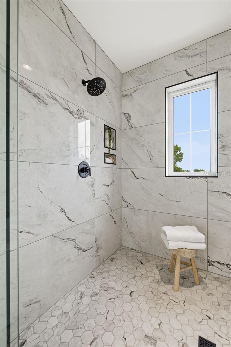 407 S ALBANY AVE #4