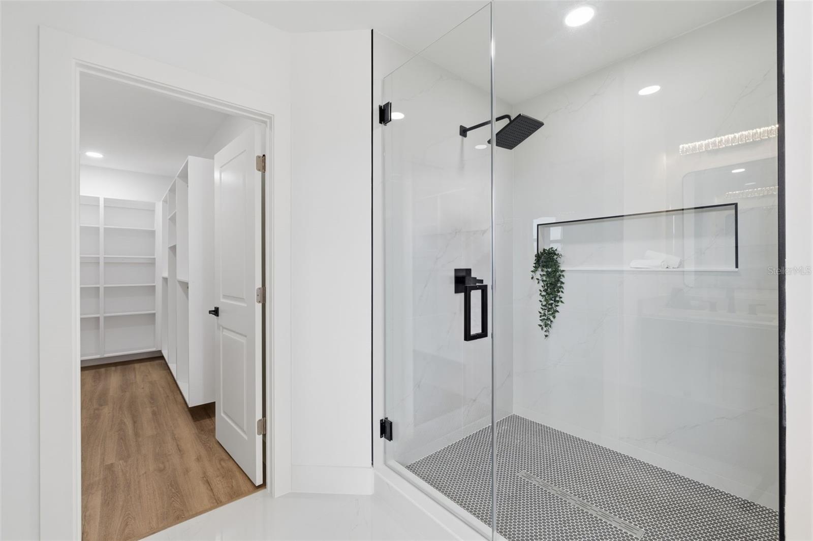 2328 W LA SALLE ST