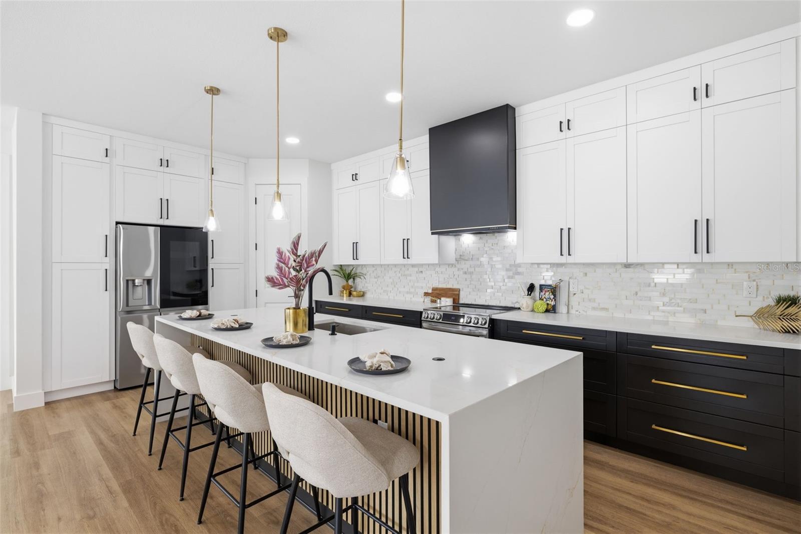 2328 W LA SALLE ST