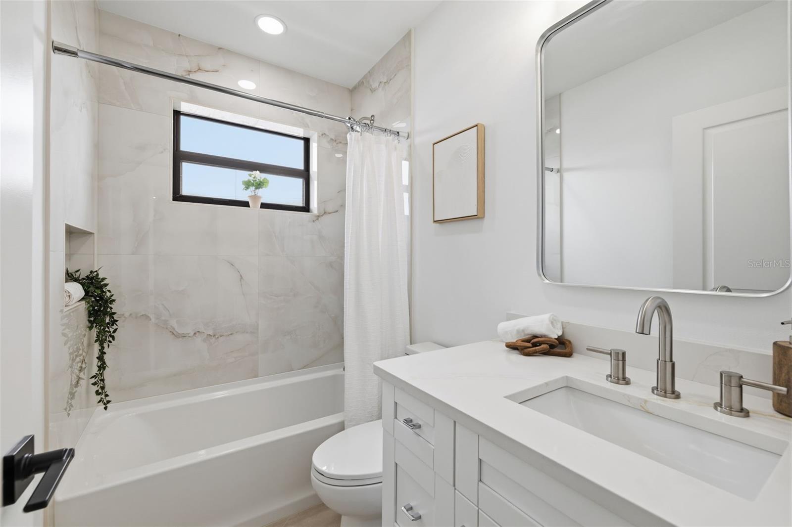 2328 W LA SALLE ST
