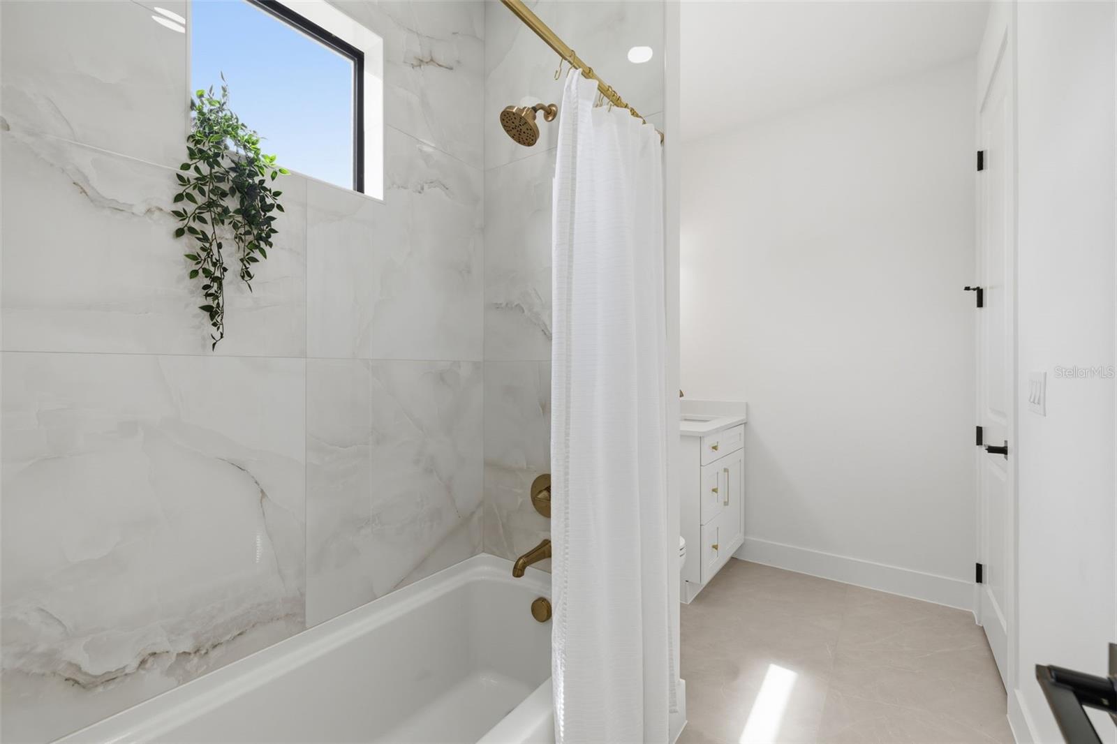 2328 W LA SALLE ST