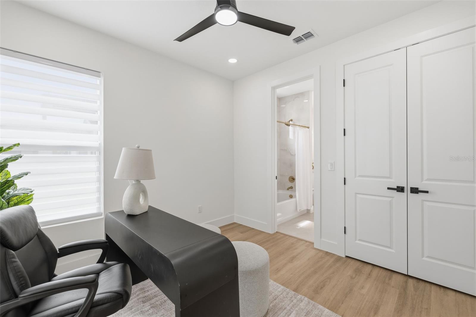 2328 W LA SALLE ST