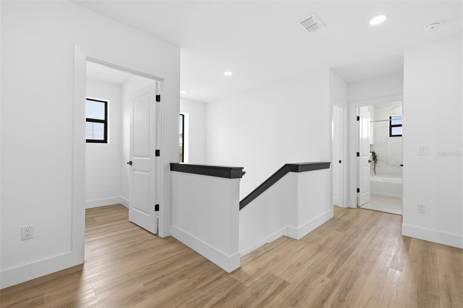 2328 W LA SALLE ST