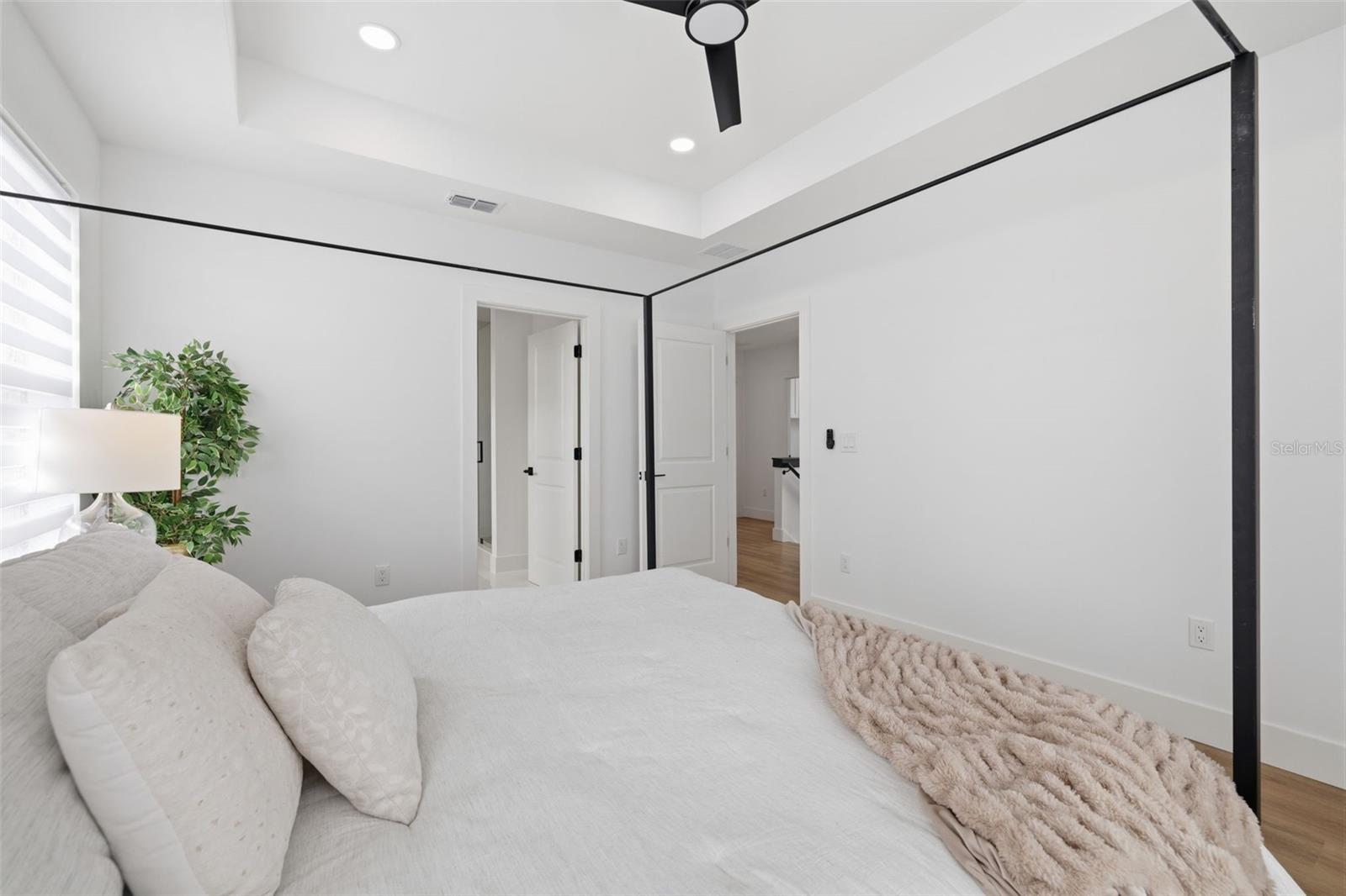 2328 W LA SALLE ST