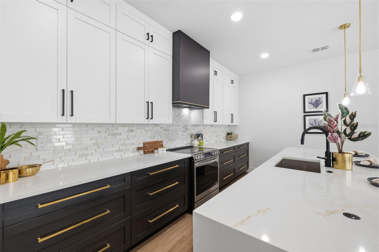 2328 W LA SALLE ST