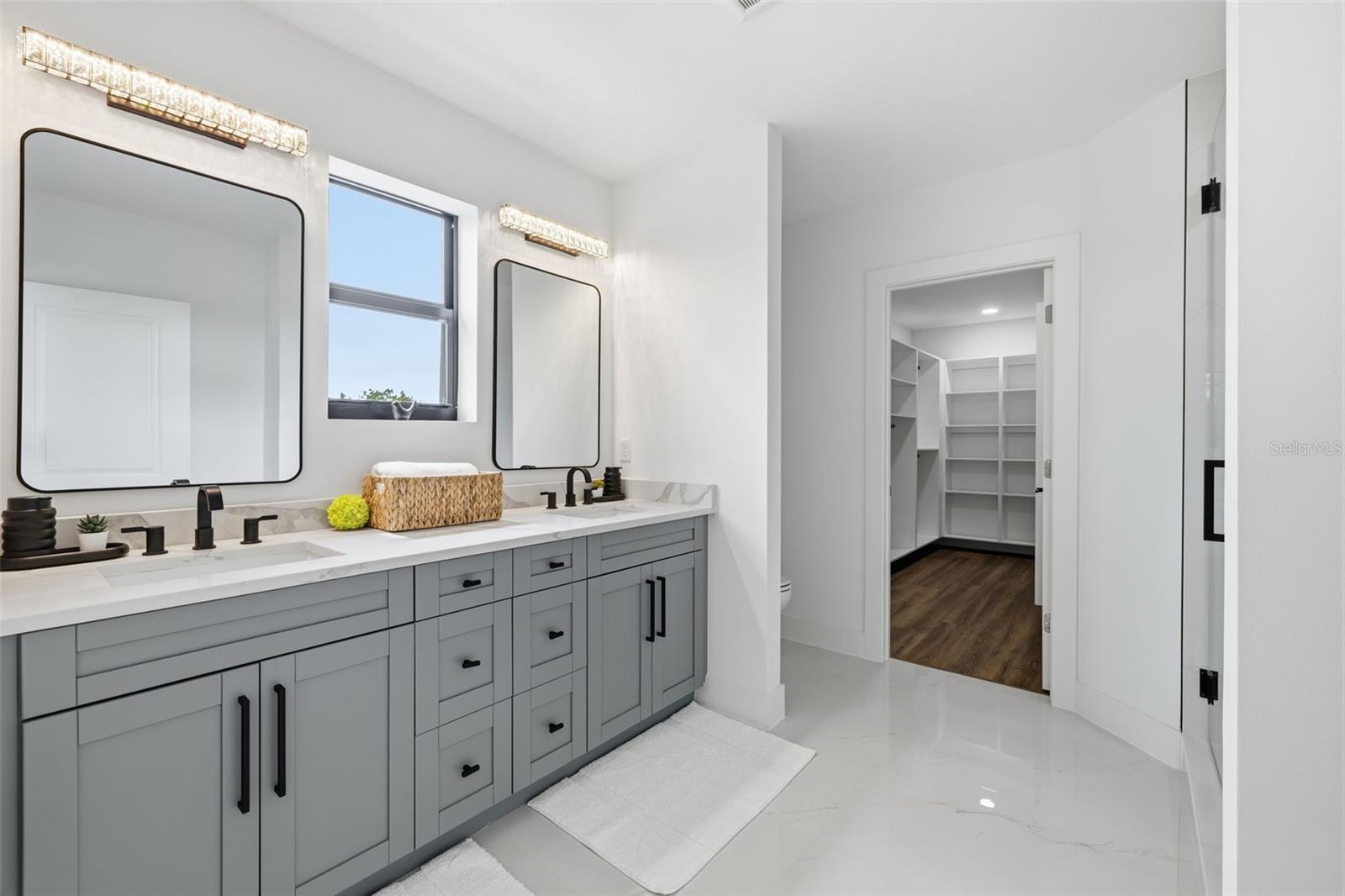 2328 W LA SALLE ST