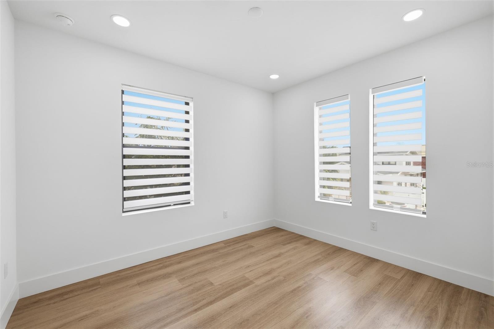 2328 W LA SALLE ST