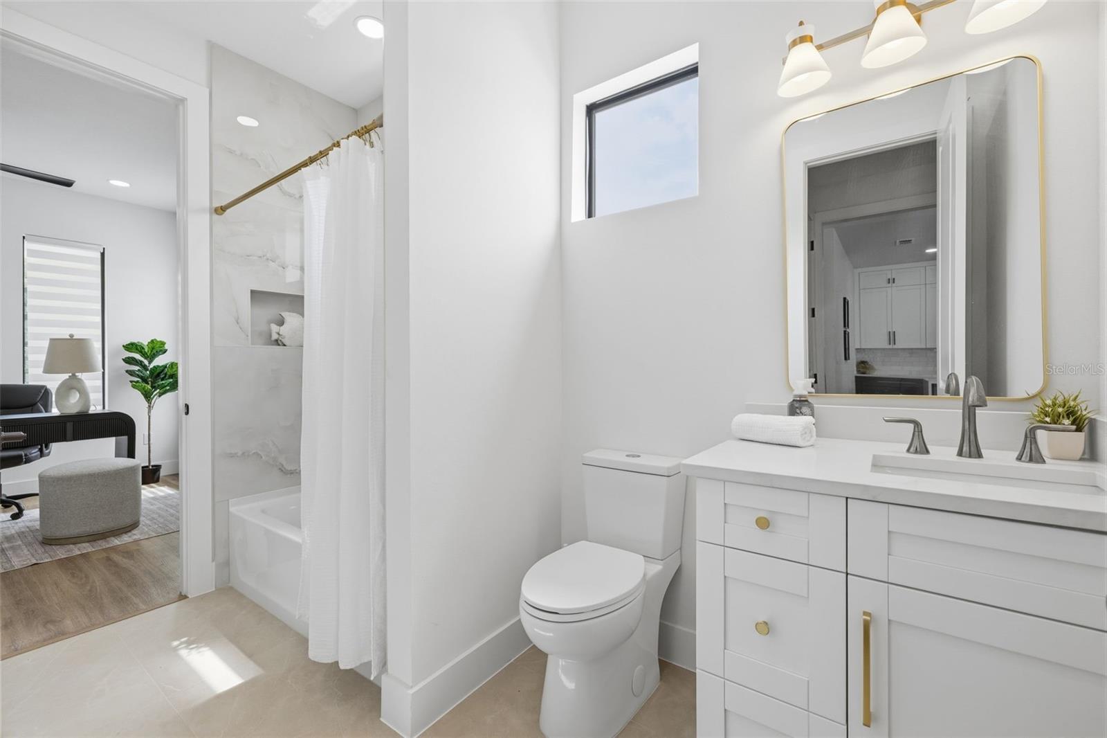 2328 W LA SALLE ST